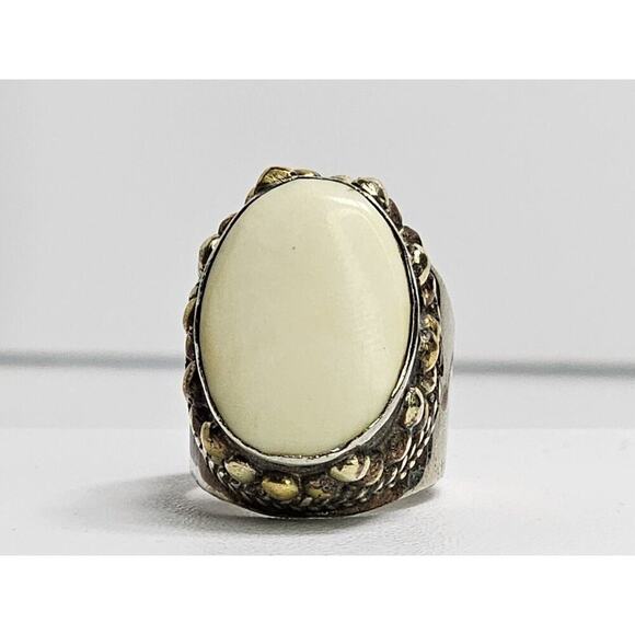 Unbranded Jewelry - Vintage Handmade Oval White Stone Ring (Base Metal) Size 7